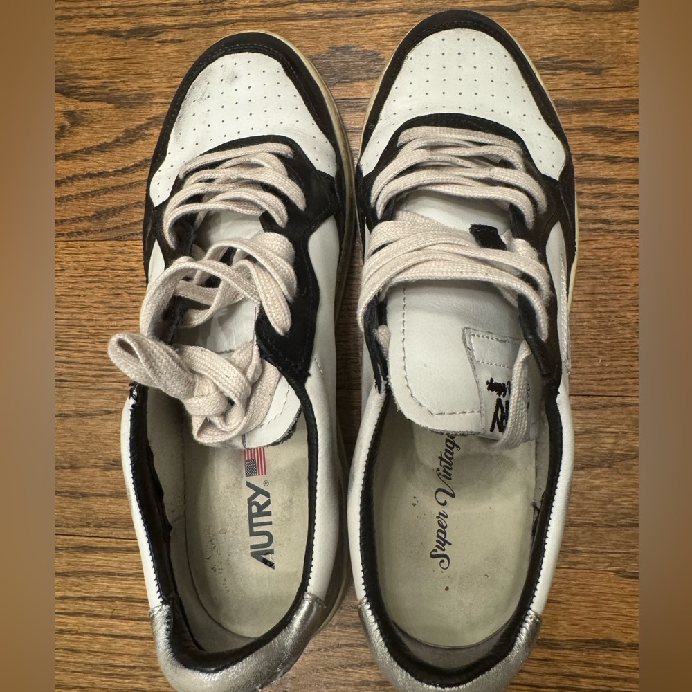 AUTRY SNEAKERS MEDALIST LOW SUPER VINTAGE IN WHITE BLACK SILVER LEATHER, 44–NWT - Picture 9 of 16